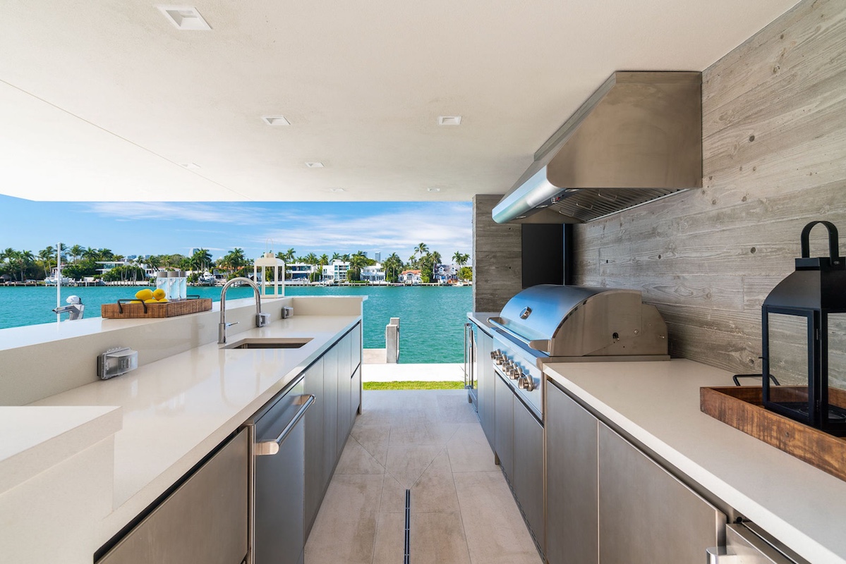 The Secret to a Long-Lasting Outdoor Kitchen in Florida hero image