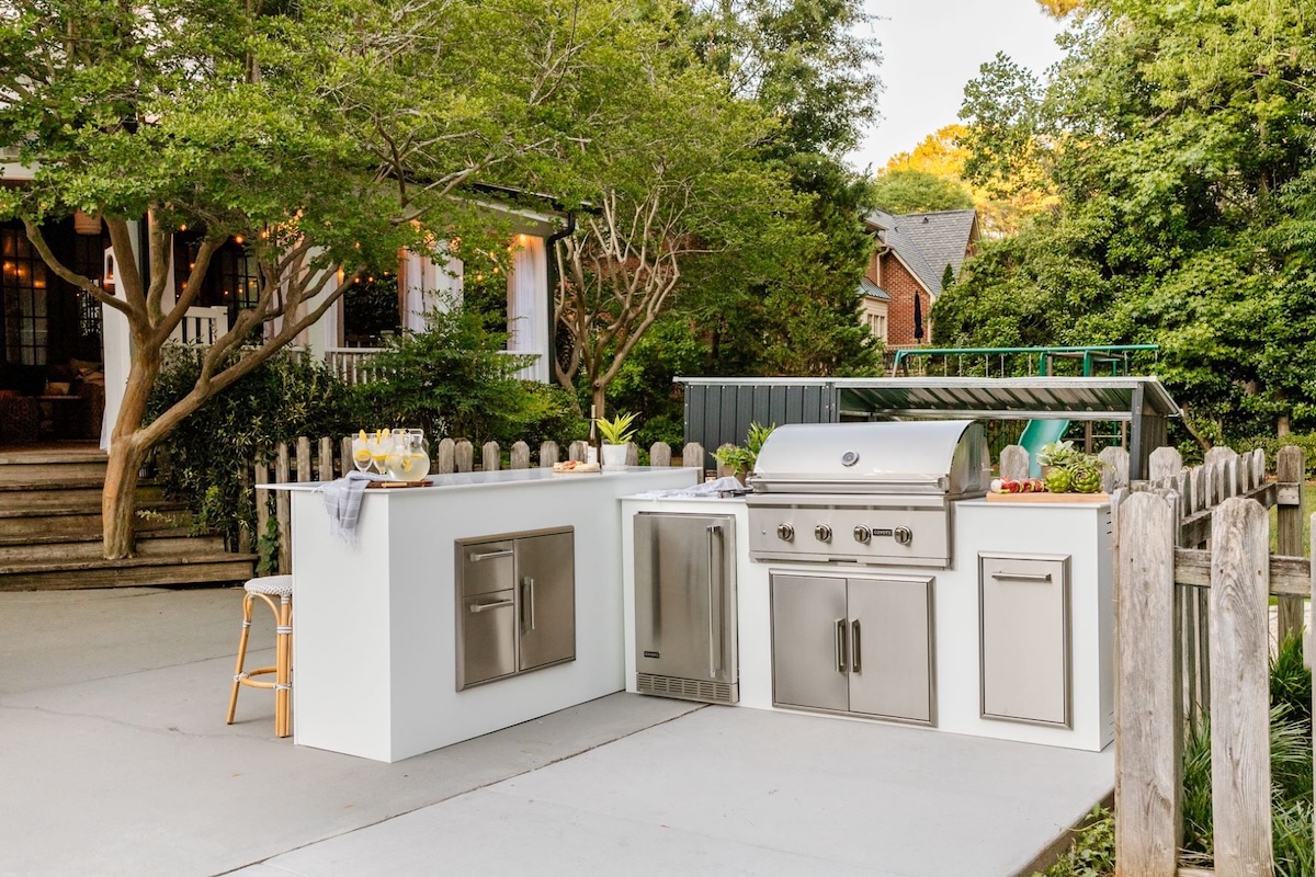 The Only Outdoor Cabinets That Survive Florida’s Climate hero image
