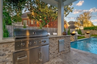 Outdoor Kitchens That Defy Florida’s Heat, Humidity & Salt Air sidebar image