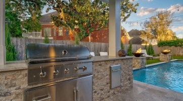 Outdoor Kitchens That Defy Florida’s Heat, Humidity & Salt Air blog image