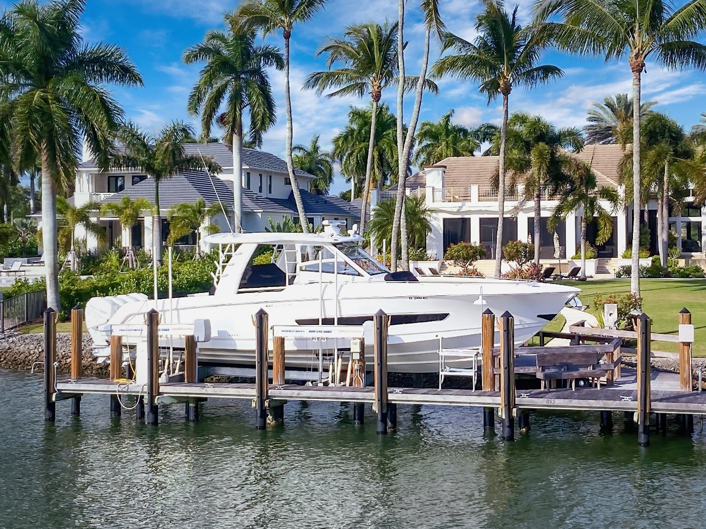Boat Lifts 101: Choosing the Right Lift for Your Vessel blog image