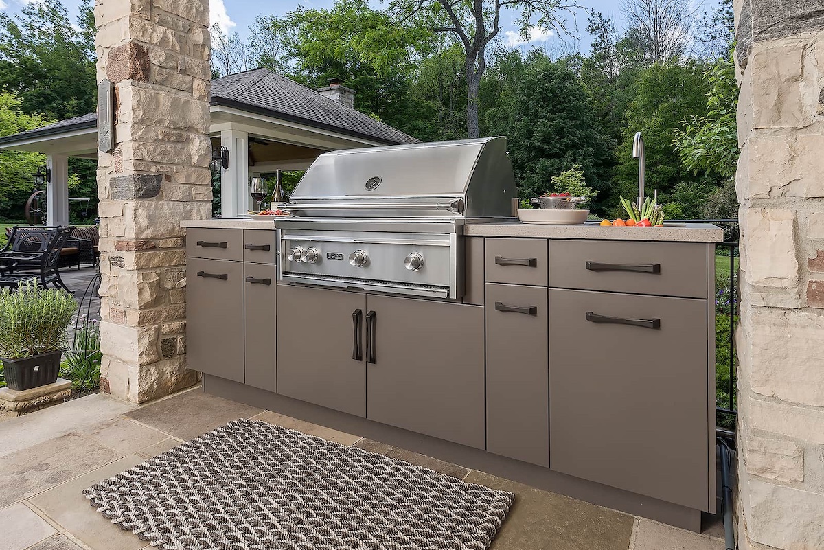 Outdoor Kitchen: Entertaining Ideas for Your South Florida Home blog image