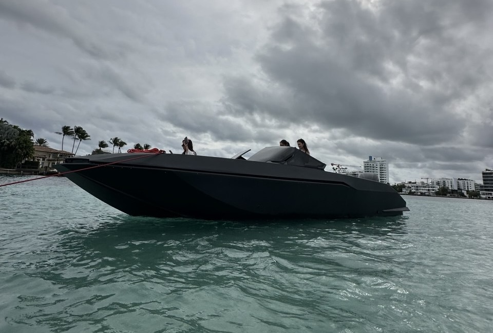 Custom Boat Building in South Florida - Powered by PERULLA Technology hero image